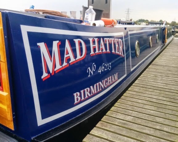 Narrowboat graphics and lettering